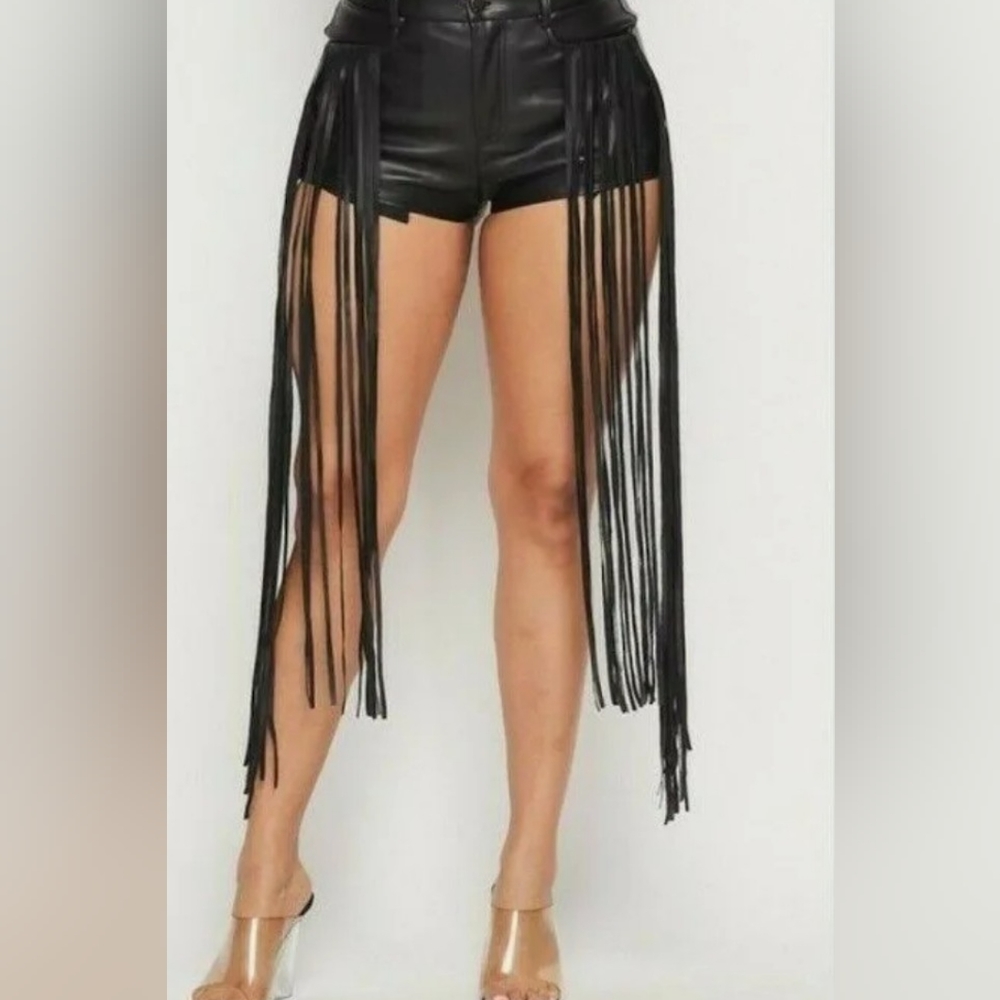 FAUX LEATHER SHORTS WITH SIDE FRINGE